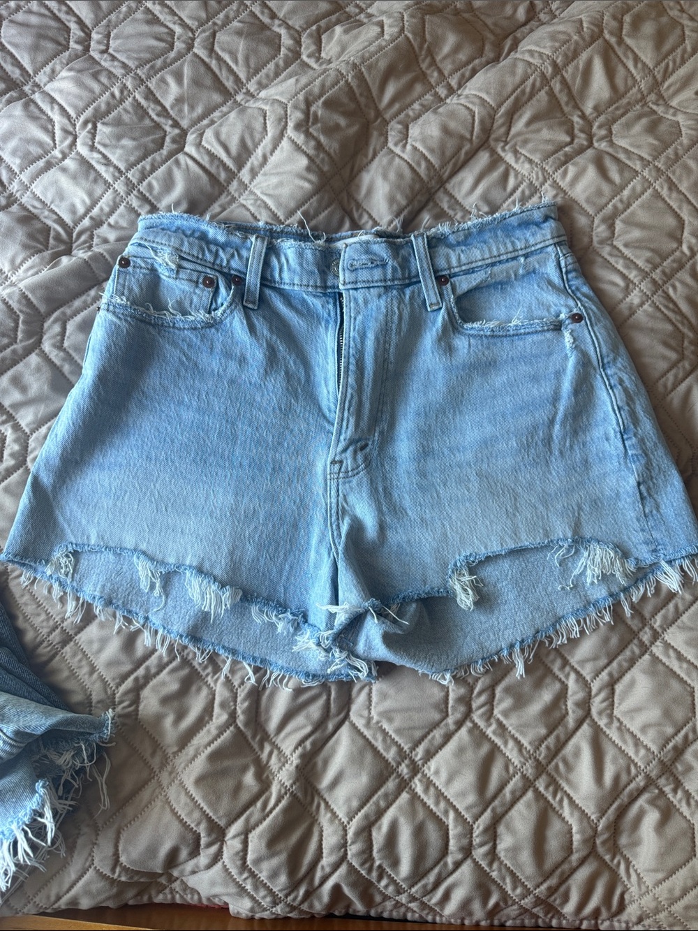 Abercrombie the mom short high rise curve love
